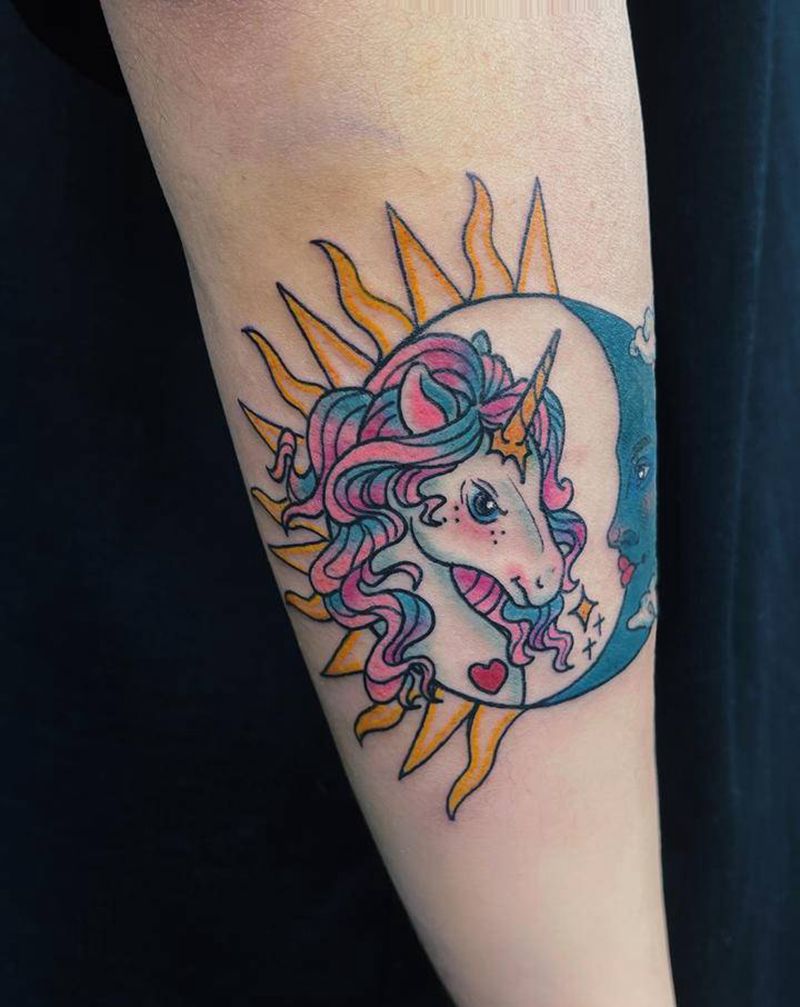 独角兽月亮纹身图片_手臂纹身图案