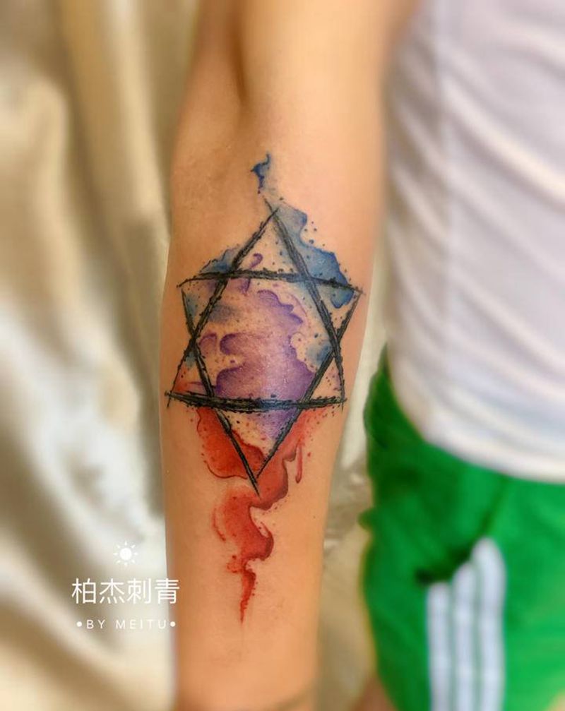 泼墨六芒星纹身图片_手部水墨纹身图案