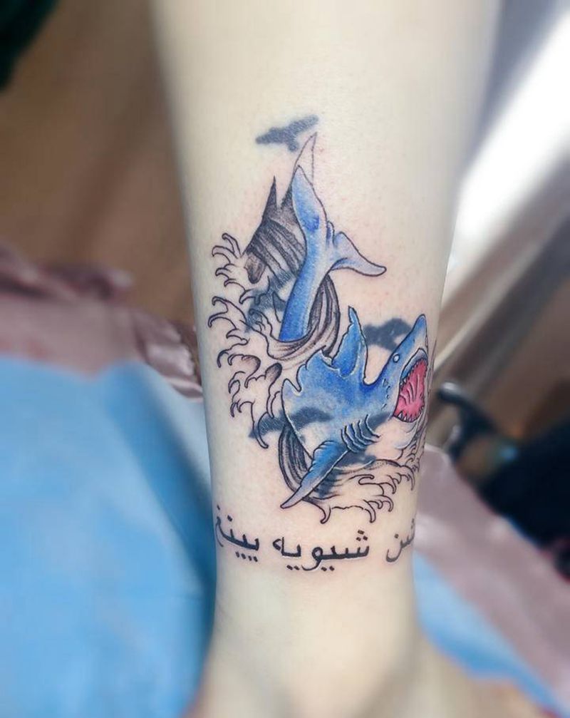 半遮盖鲨鱼纹身图片_腿部新传统纹身图案