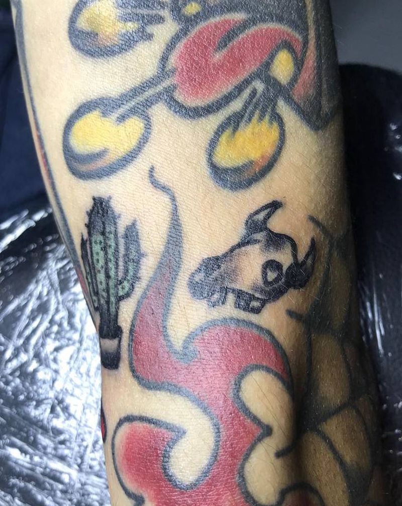 小牛骨纹身图片_Old School纹身图案