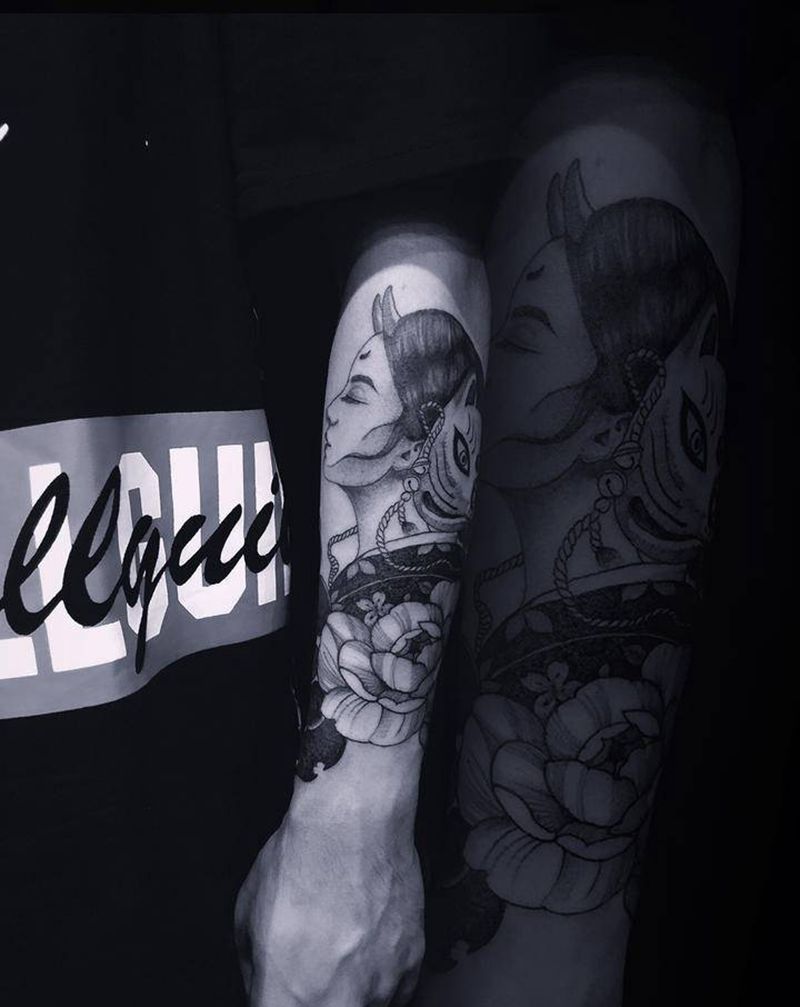 素花艺妓纹身图片_手臂线条纹身图案