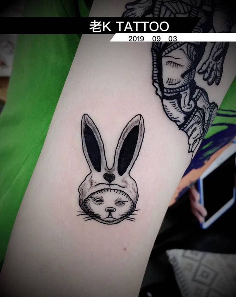 小兔子纹身图片_手臂纹身图案