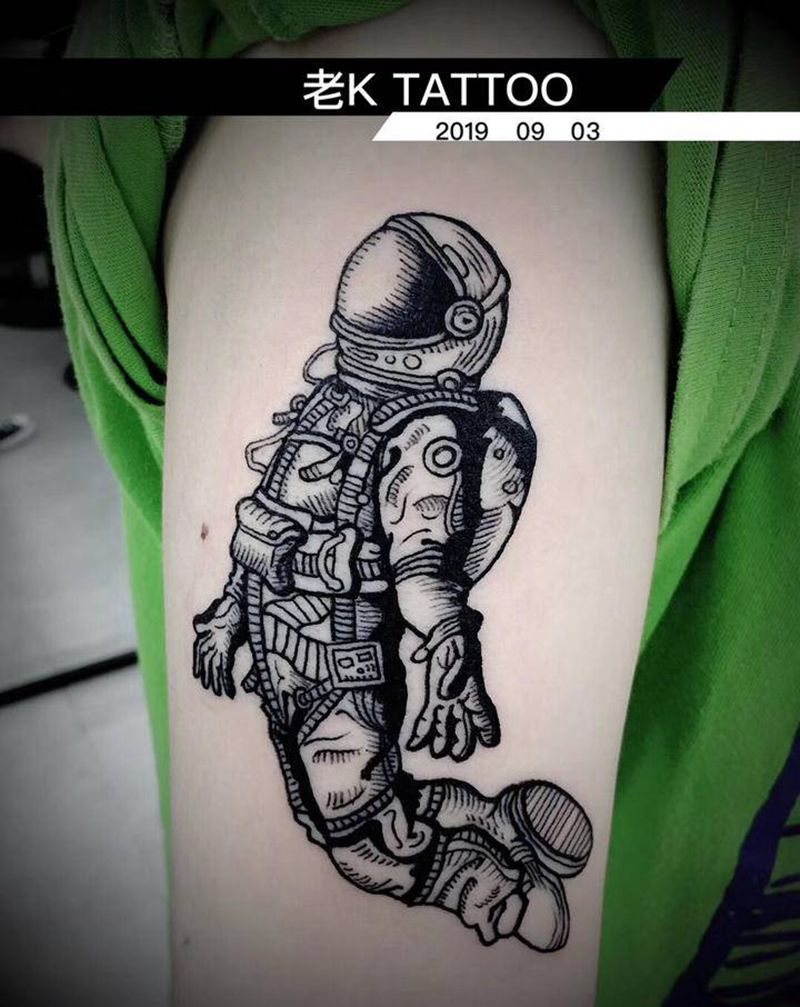 宇航员纹身图片_手臂纹身图案