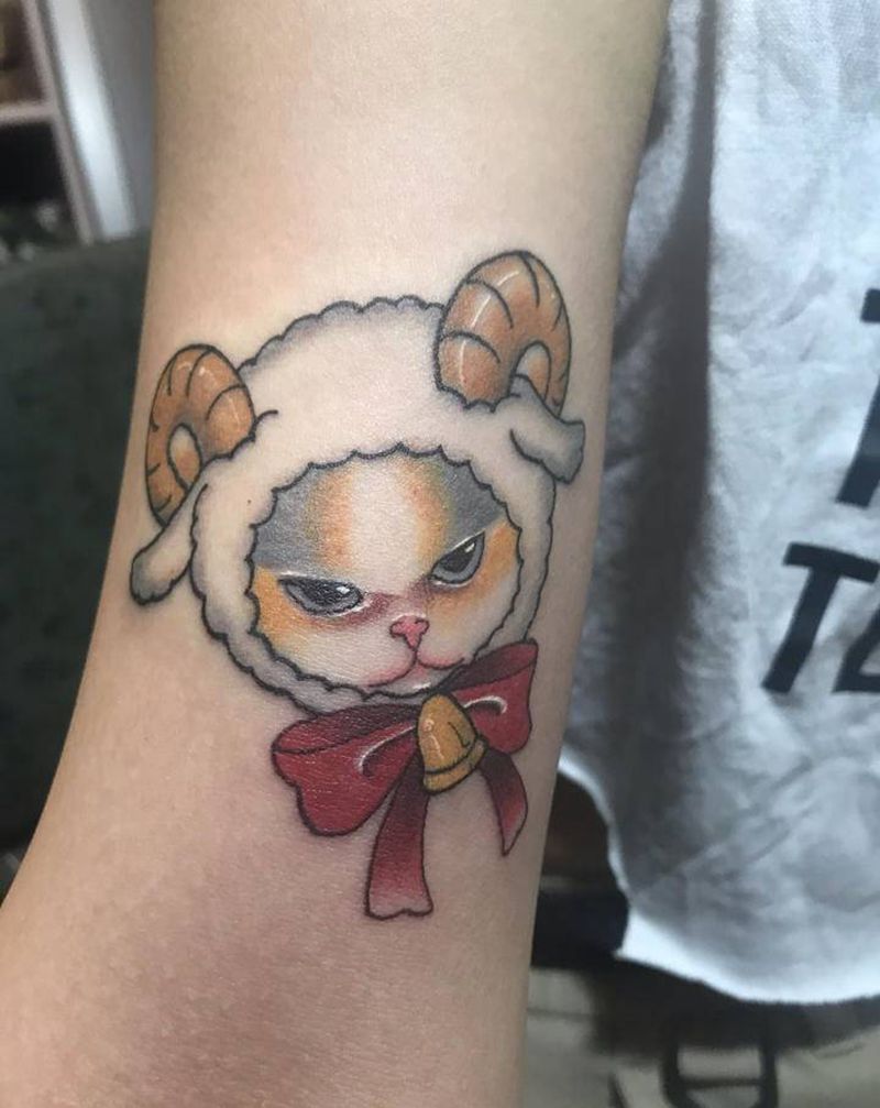 喵咩咩纹身图片_手臂水彩New School猫羊南京纹身图案
