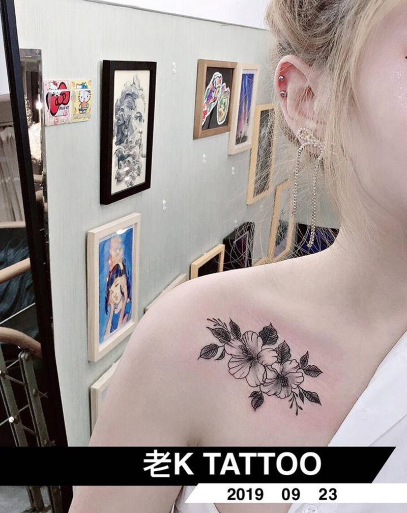 素花纹身图片_肩部纹身图案