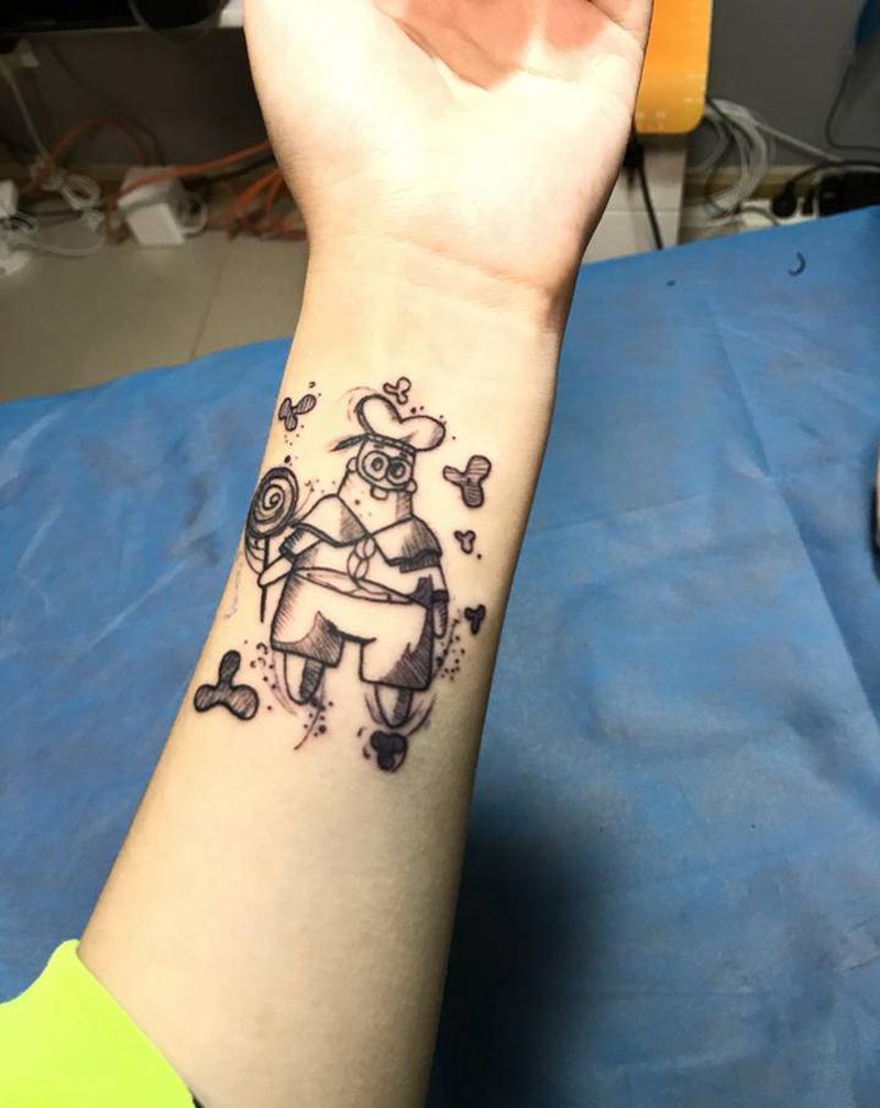 派大星纹身图片_手臂点刺南京派大星海绵宝宝纹身图案