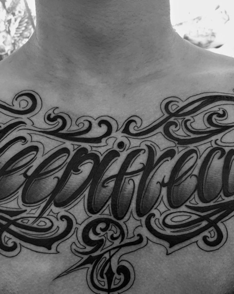 keep it real纹身图片_胸部花体字纹身图案