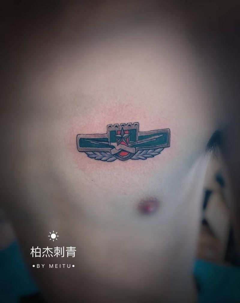 国徽纹身图片_胸部欧美写实纹身图案