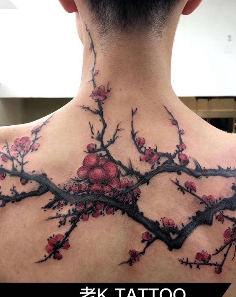 梅花纹身图片_肩部背部水墨纹身图案