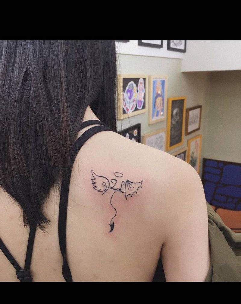 小翅膀纹身图片_肩部纹身图案