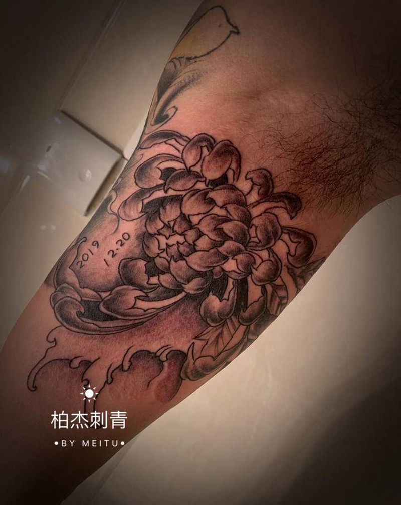 菊花纹身图片_手臂新传统纹身图案