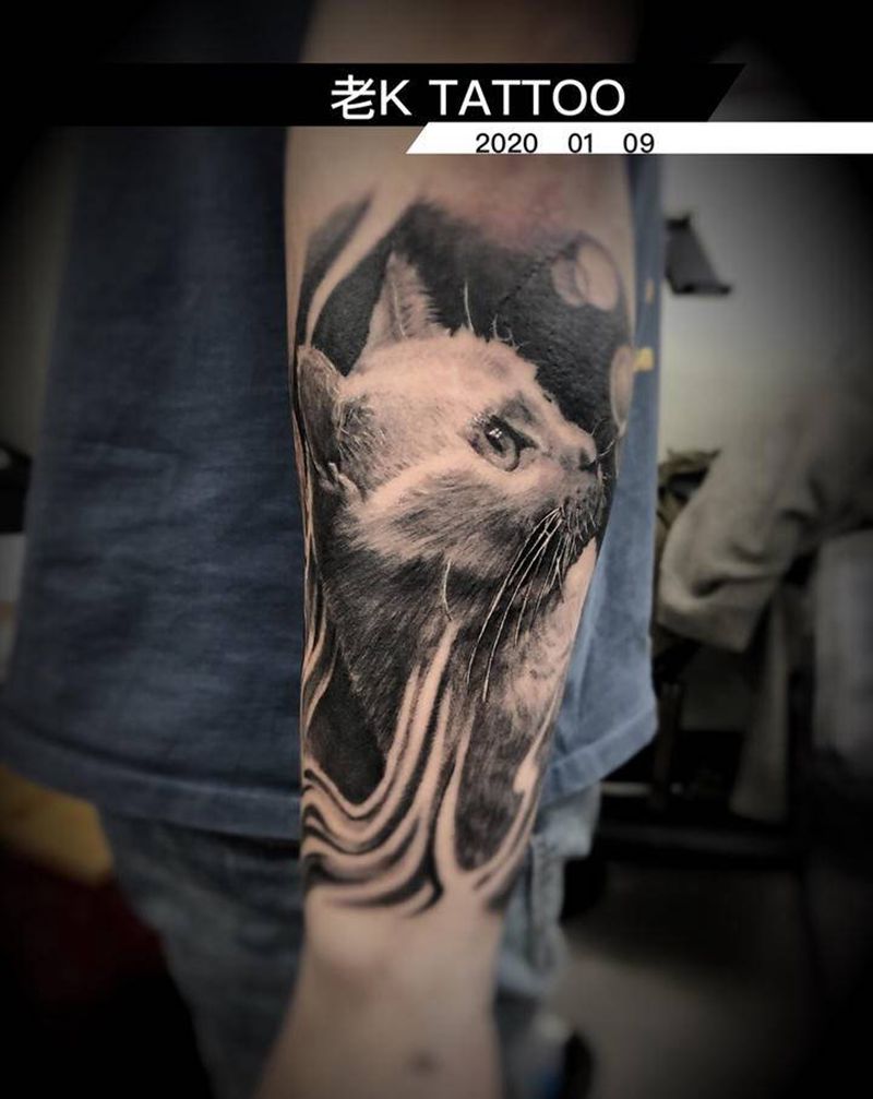 小猫咪纹身图片_手臂欧美写实纹身图案