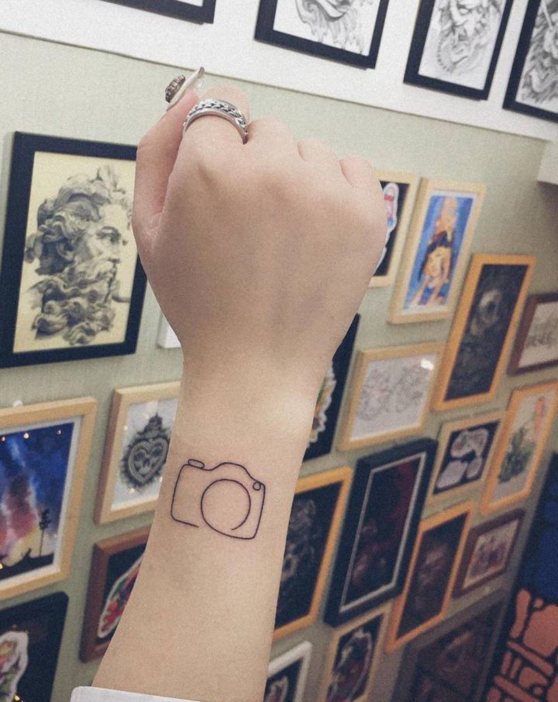 小清新线条相机纹身图片_手臂纹身图案