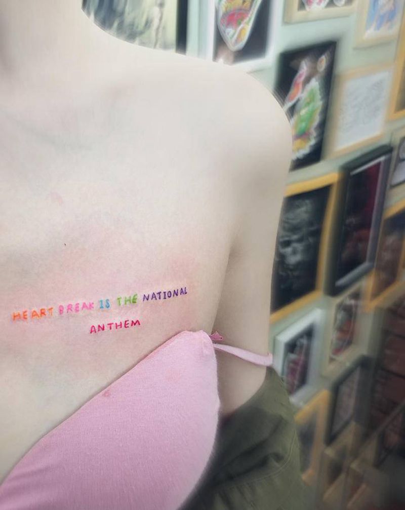 彩色小清新纹身图片_胸部纹身图案