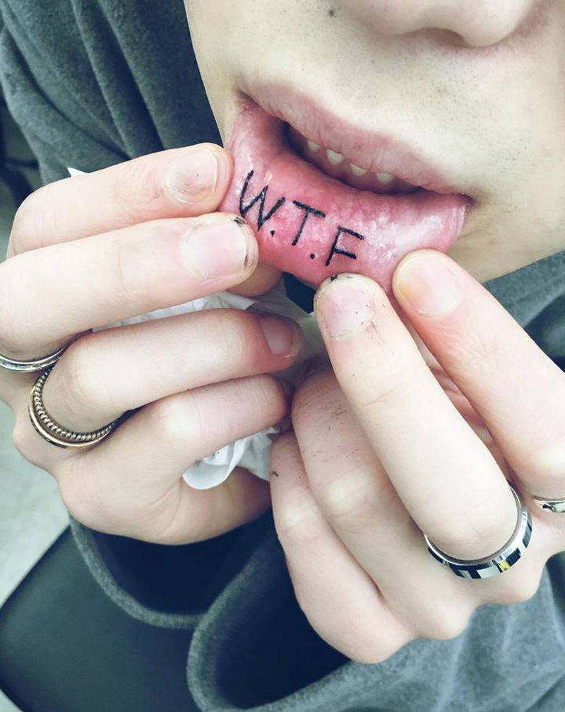 W.T.F纹身图片_嘴部纹身图案