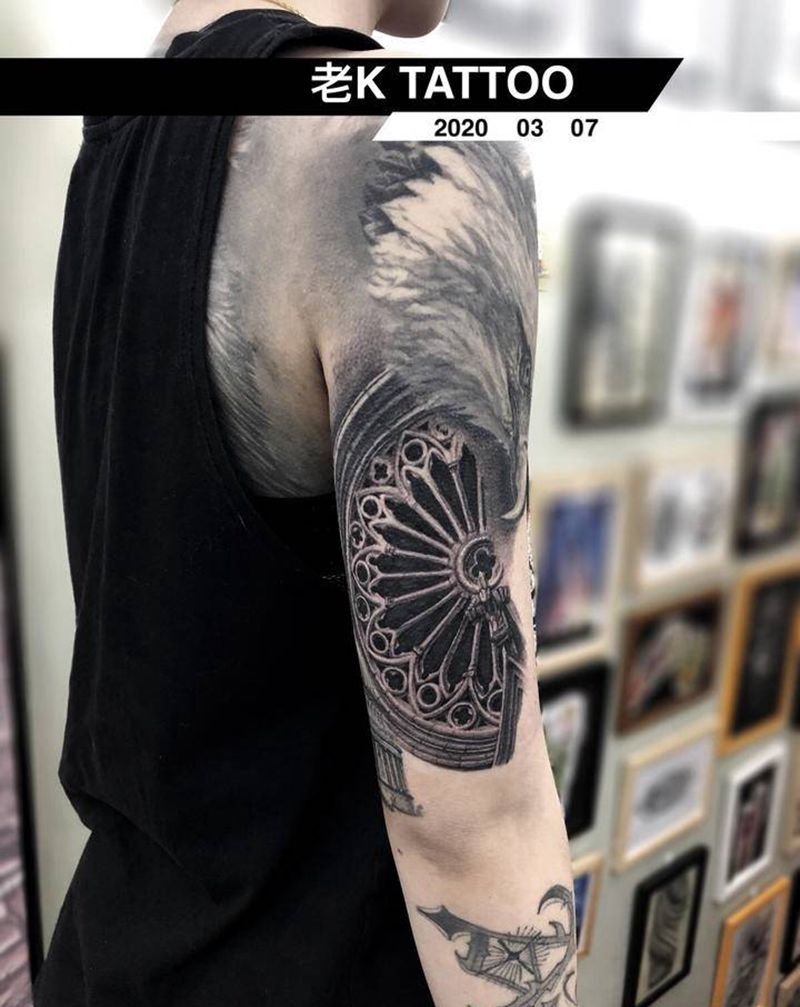 窗花纹身图片_手臂欧美写实纹身图案