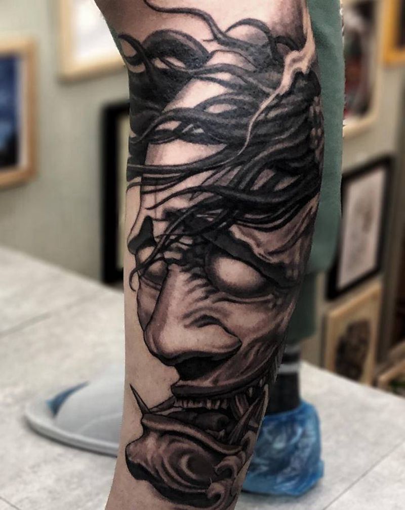 般若纹身图片_腿部新传统欧美写实纹身图案