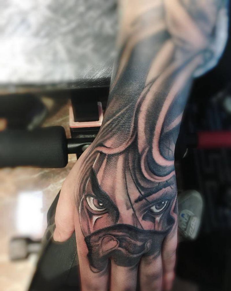 手背阿卡丽纹身图片_手部欧美写实纹身图案