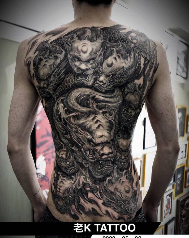 九龙拉棺纹身图片_背部纹身图案