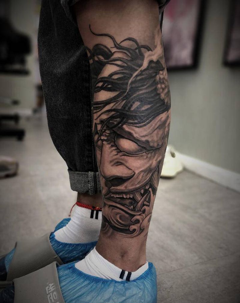 般若鲤鱼纹身图片_腿部新传统欧美写实纹身图案