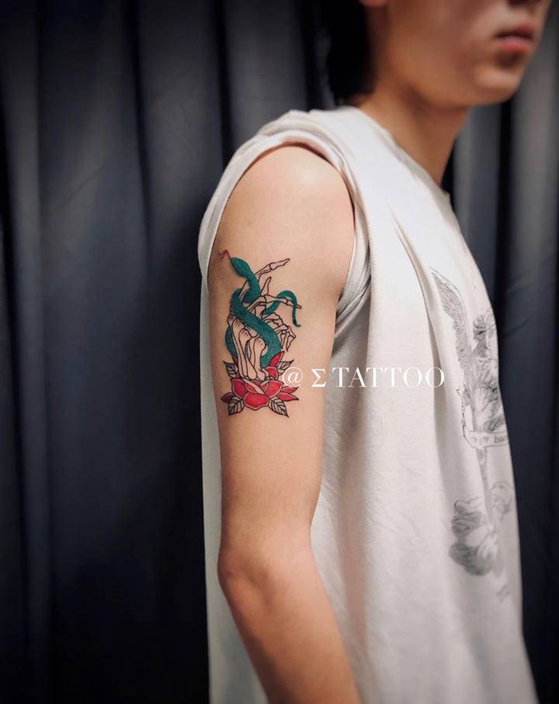 花与蛇纹身图片_Old School纹身图案