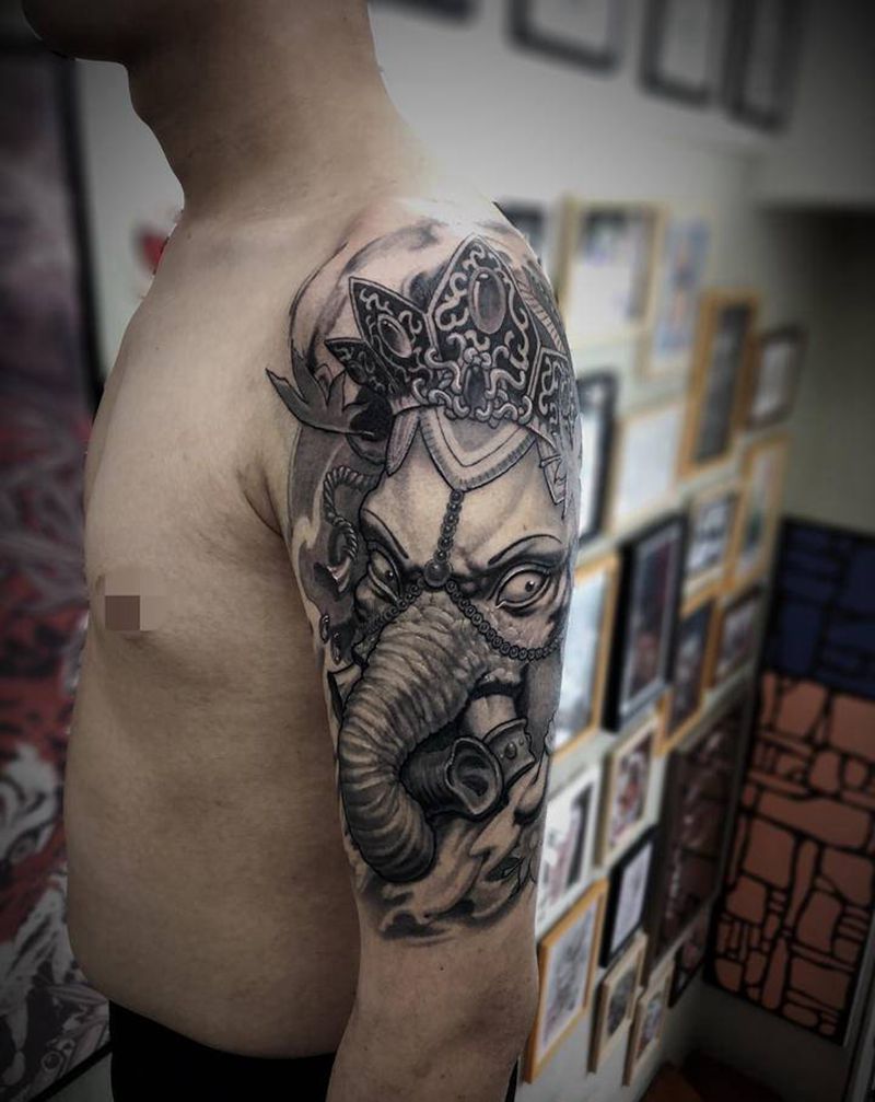 大臂象神纹身图片_手臂新传统欧美写实纹身图案