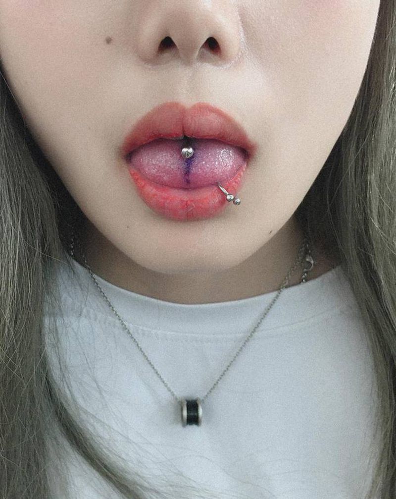 舌钉、唇钉纹身图片_穿孔纹身图案