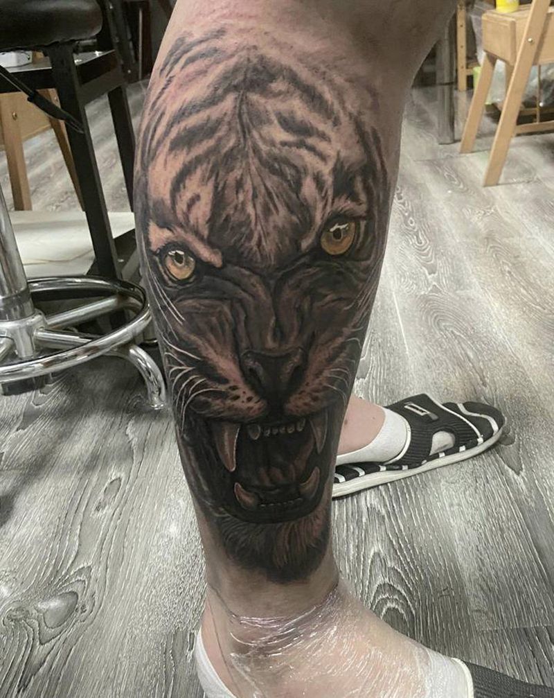写实老虎纹身图片_腿部欧美写实老虎纹身图案