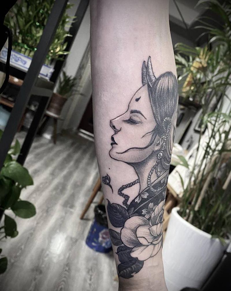 艺姬纹身图片_手臂新传统点刺艺姬  素花纹身图案