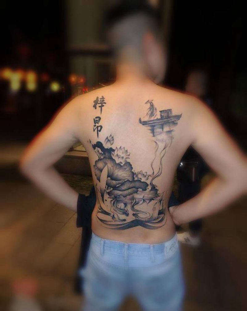 水墨纹身图片_背部水墨纹身图案