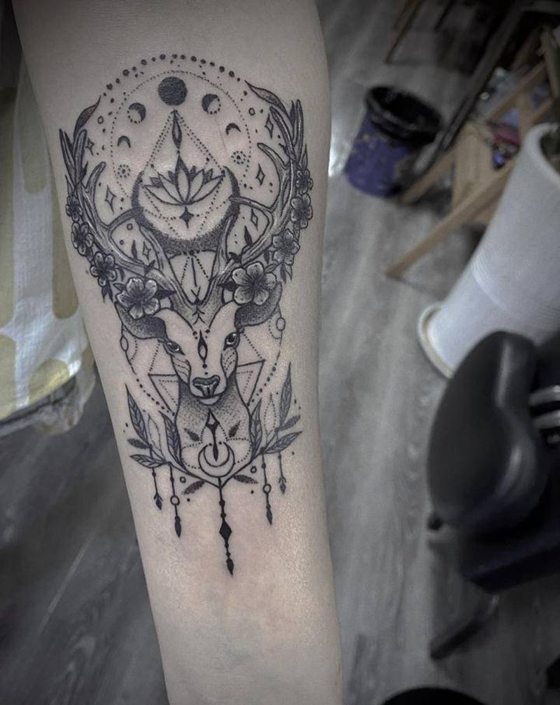 梅花鹿纹身图片_几何点刺纹身图案