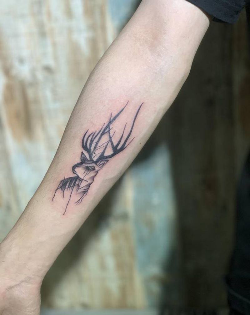 小鹿纹身图片_手臂欧美写实纹身图案