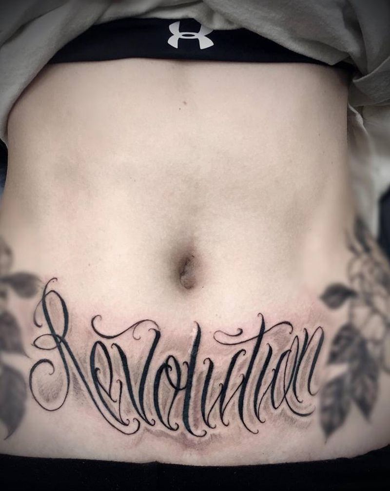 花体字遮盖伤疤纹身图片_腹部花体字纹身图案