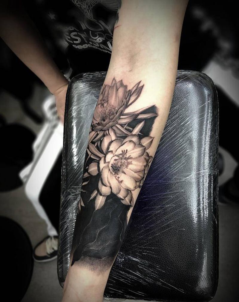 昙花 未完成纹身图片_手臂欧美写实纹身图案