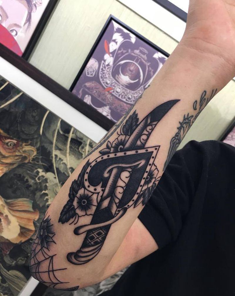 小臂OS匕首纹身图片_手臂Old School纹身图案