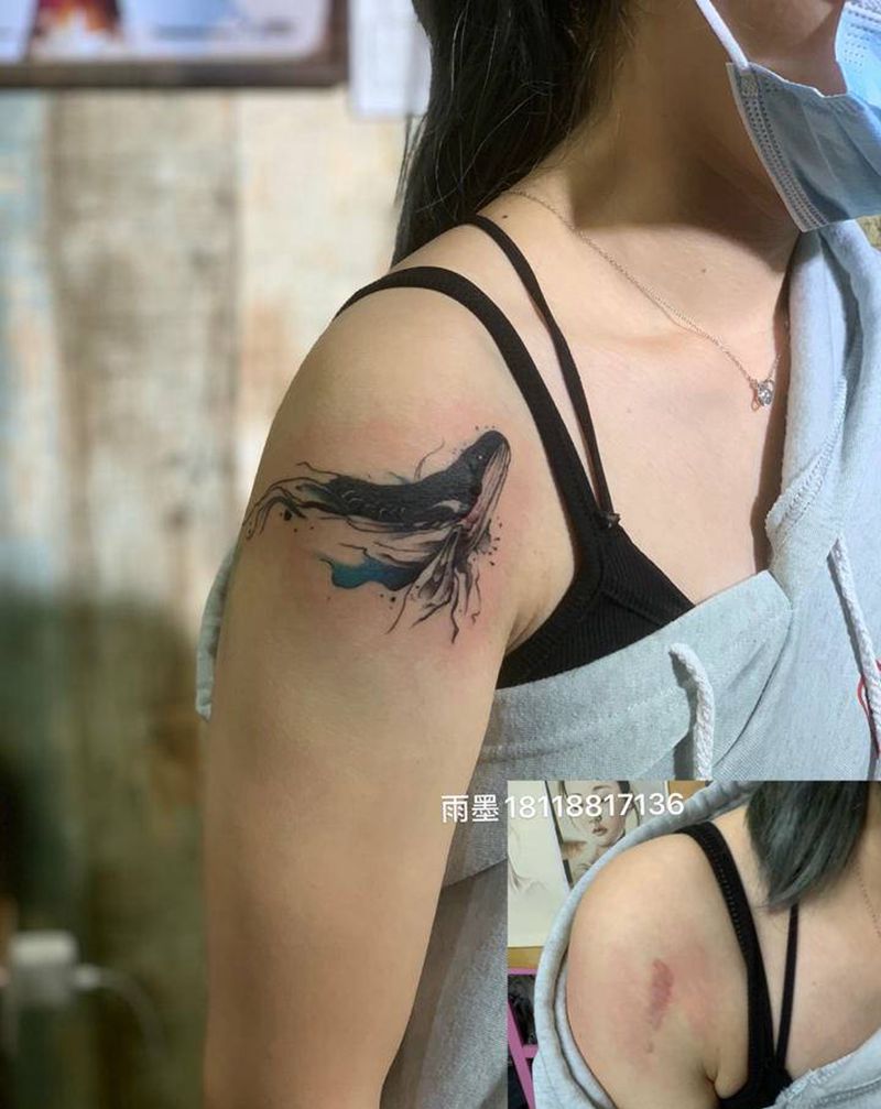 遮盖纹身图片_肩部水彩纹身图案