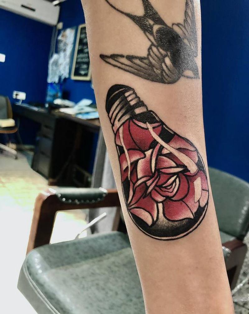 彩色school纹身图片_手臂New School水彩玫瑰灯花纹身图案