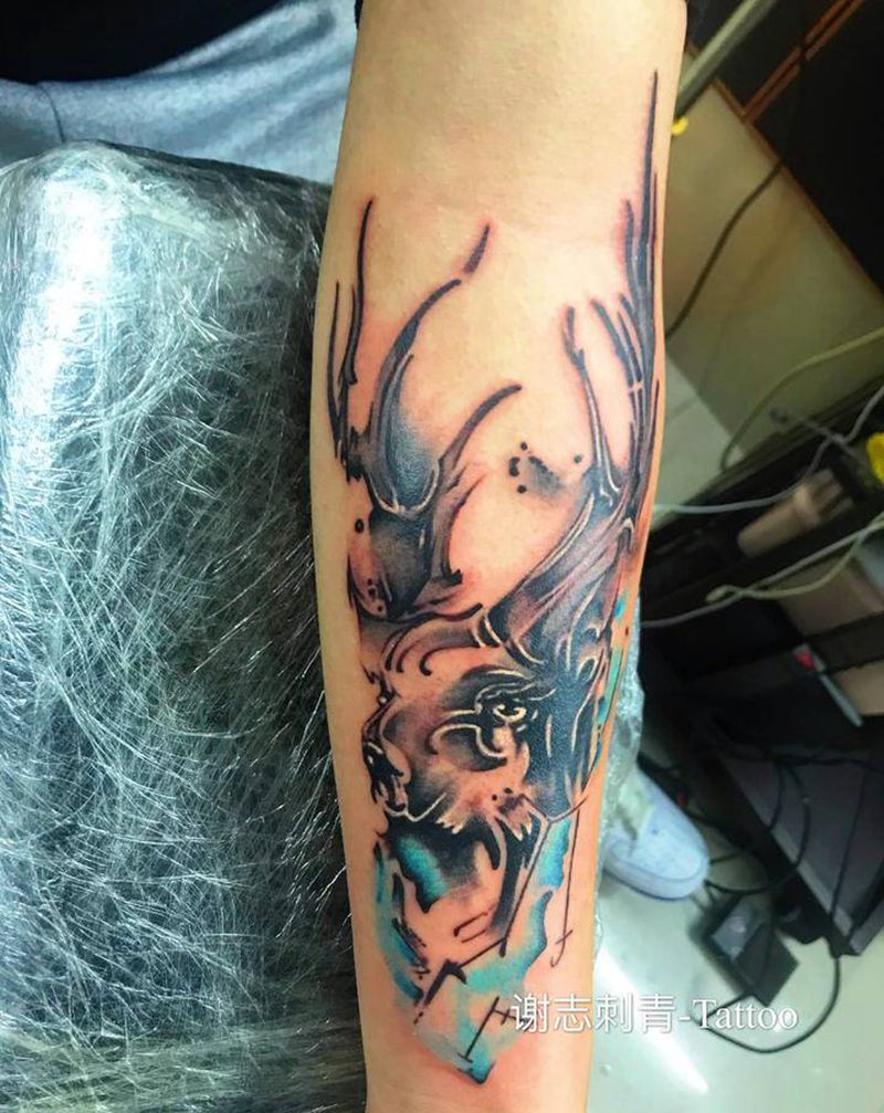 麋鹿纹身图片_手臂水墨纹身图案