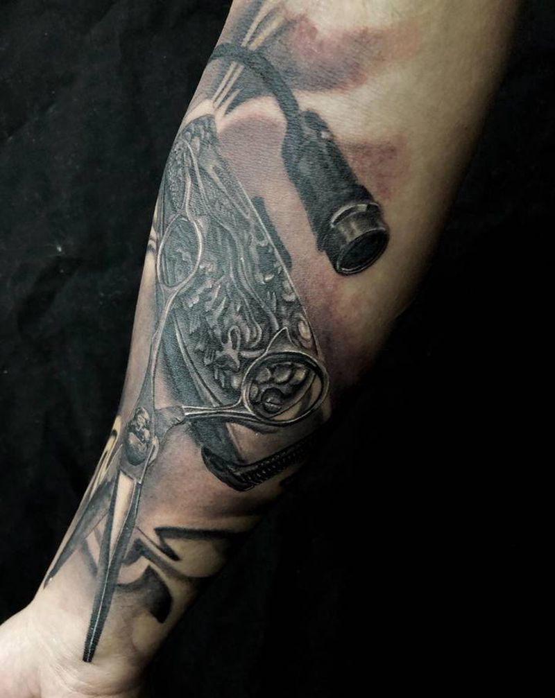 剪刀推子纹身图片_手臂欧美写实纹身图案