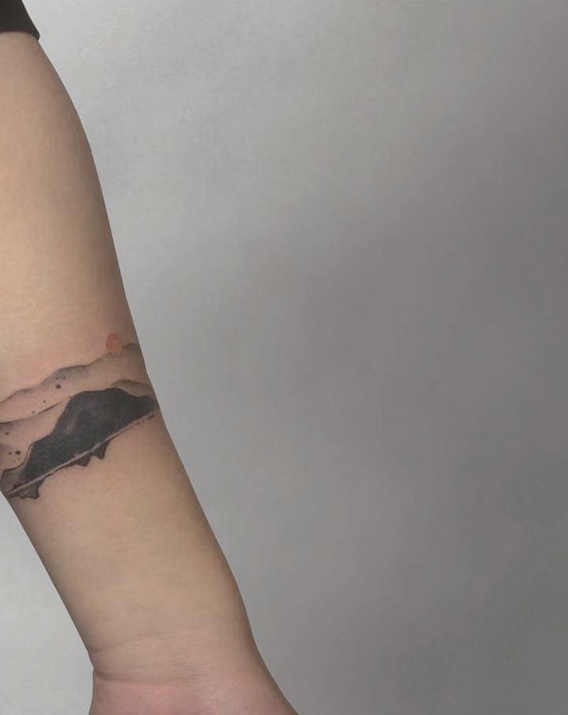 一鸣/ 2021纹身图片_手臂水墨纹身图案