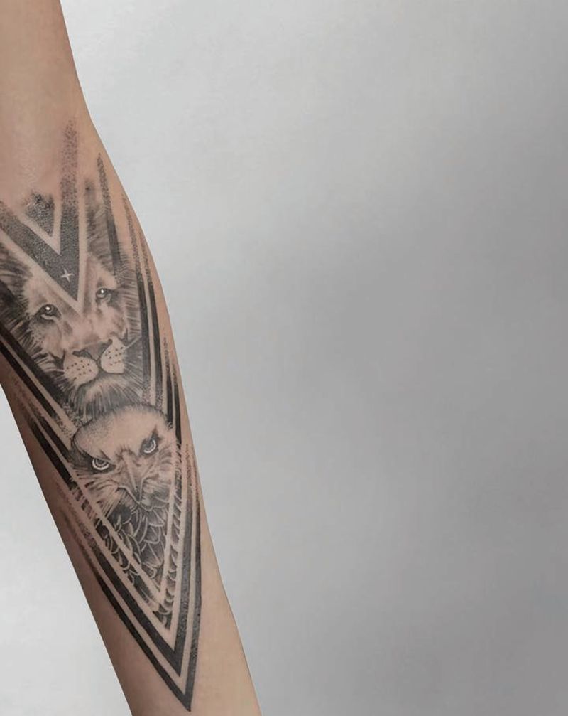 一鸣/ 2021纹身图片_手臂几何狮子老鹰纹身图案