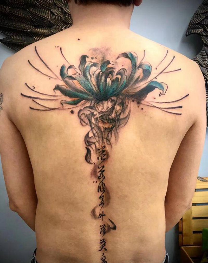 彼岸花纹身图片_背部水墨新传统纹身图案