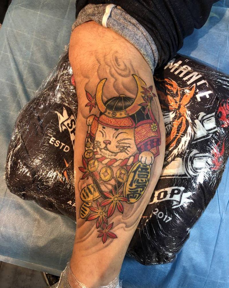 彩色招财猫纹身图片_腿部新传统水彩招财猫彩色猫武士猫纹身图案