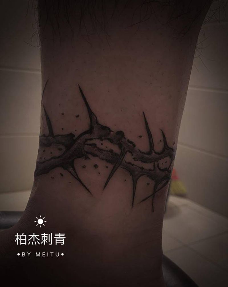 荆棘纹身图片_腿部新传统纹身图案