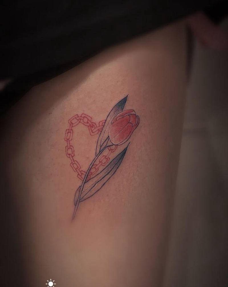 小图纹身图片_腿部水彩纹身图案