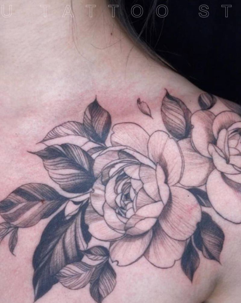 素花纹身图片_肩部胸部素花纹身图案