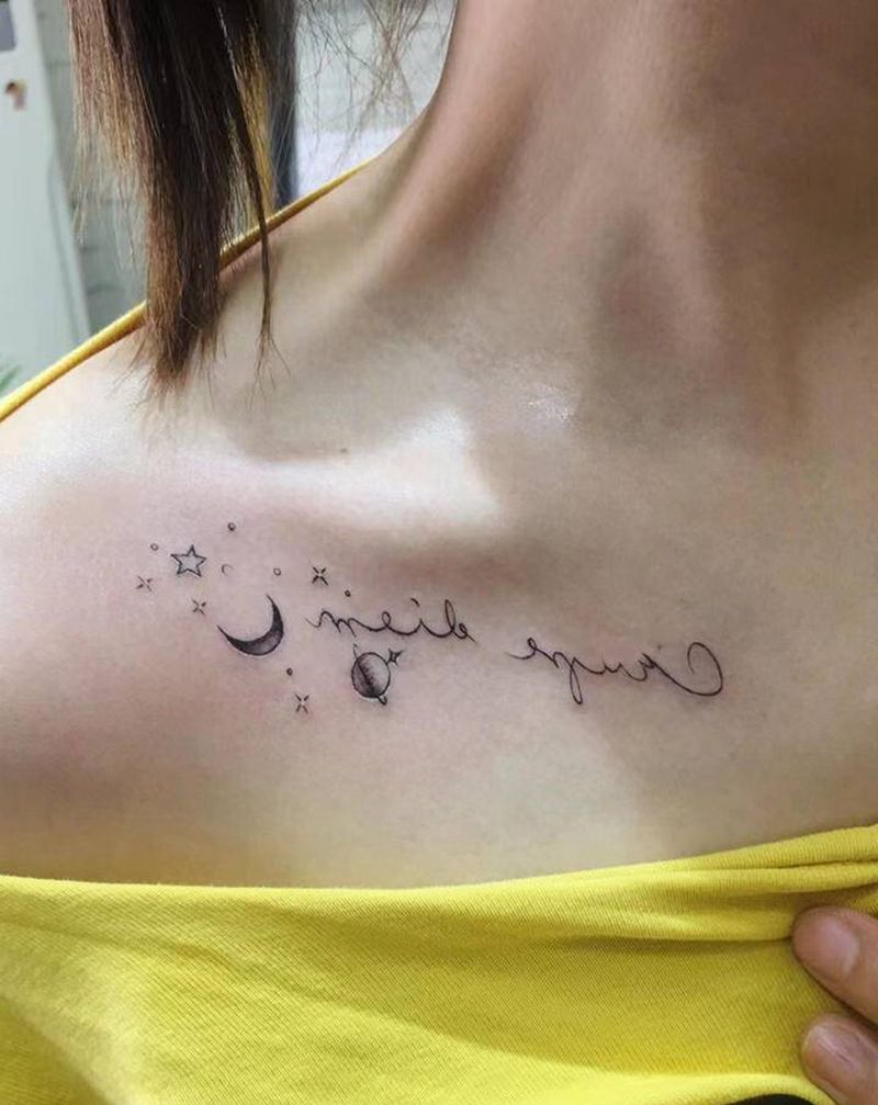 锁骨字母纹身图片_颈部花体字纹身图案