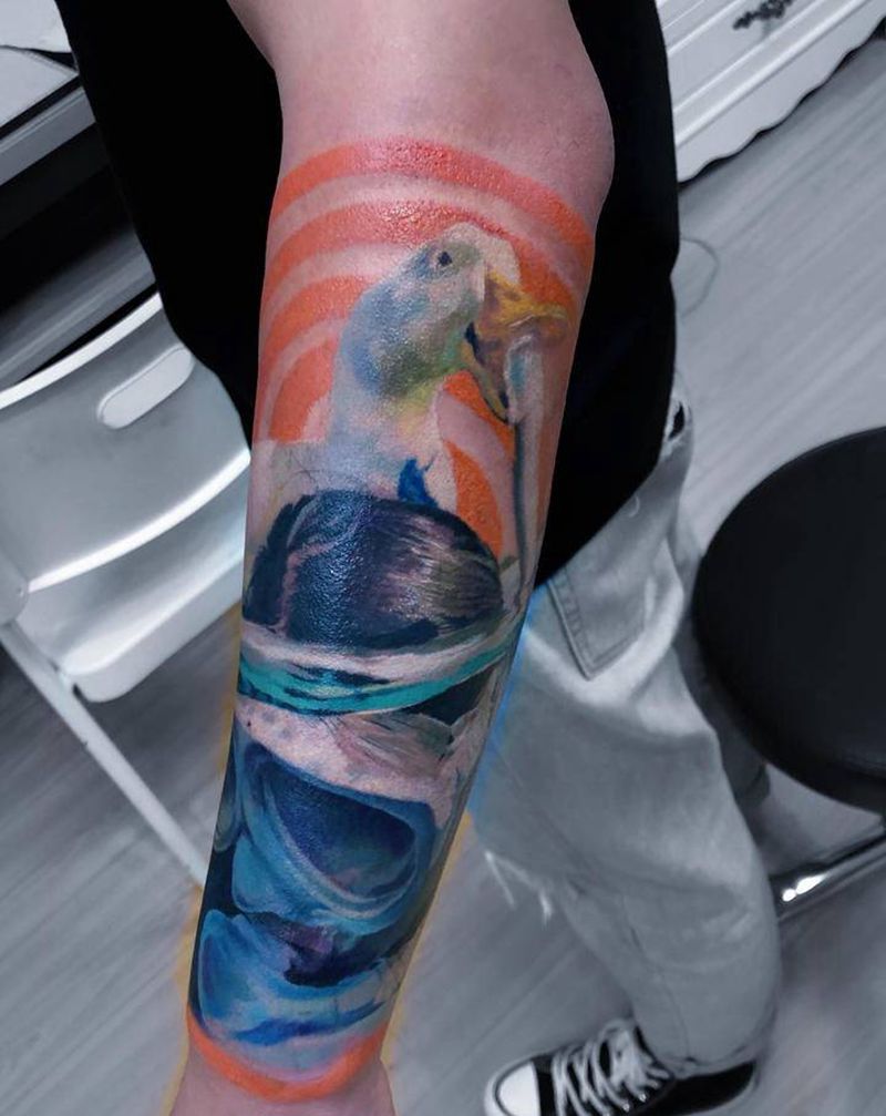 鸭鸭爱喝水纹身图片_欧美写实纹身图案