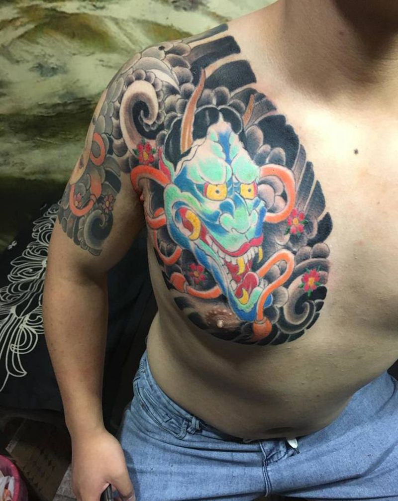 班若纹身图片_胸部纹身图案