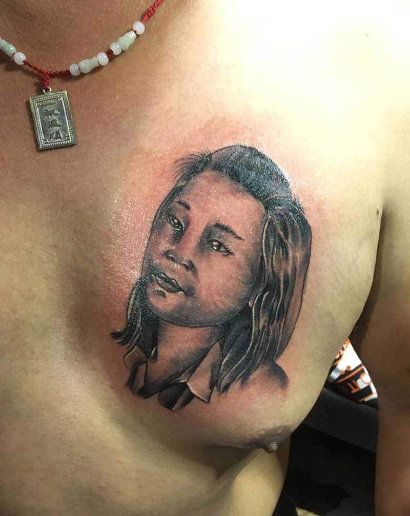 人像纹身图片_胸部纹身图案